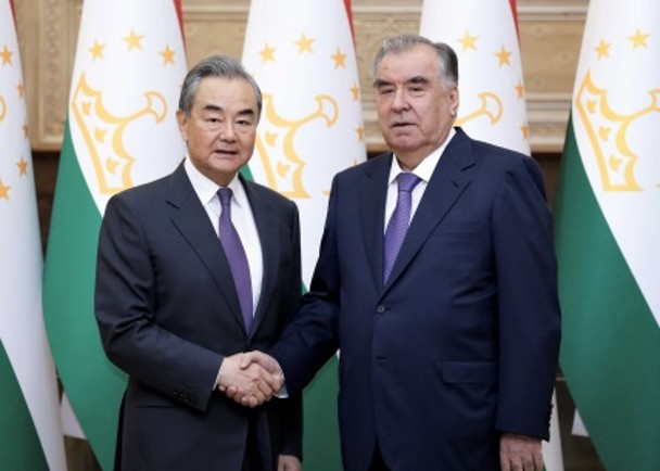 王毅晤塔吉克總統　中方願支持塔方經濟發展水平